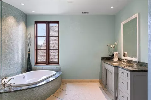 Bath - 550 Blue Heron Way, Milton, GA 30004 photo 5 of 11