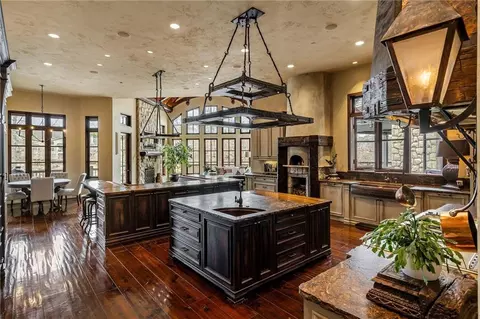 Kitchen - 550 Blue Heron Way, Milton, GA 30004 photo 10 of 14