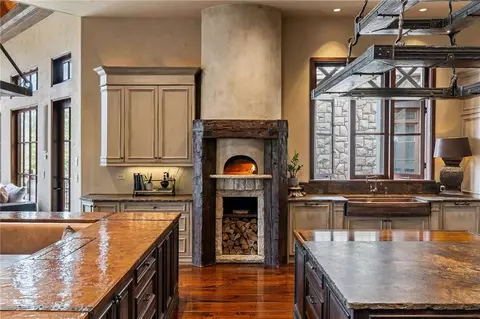 Kitchen - 550 Blue Heron Way, Milton, GA 30004 photo 8 of 14