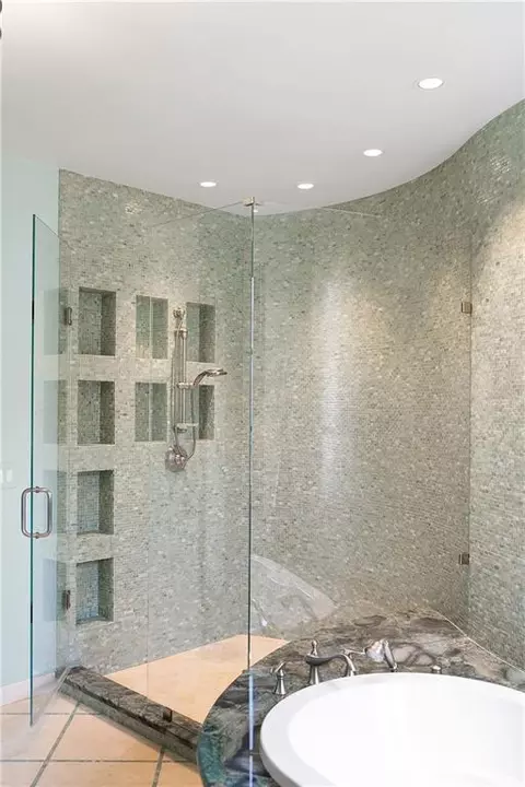 Bath - 550 Blue Heron Way, Milton, GA 30004 photo 6 of 11