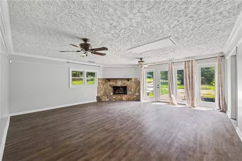 Living - 192 Summit St, Cornelia, GA 30531 photo 1 of 3