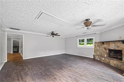 Living - 192 Summit St, Cornelia, GA 30531 photo 2 of 3