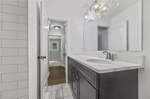 Bath - 192 Summit St, Cornelia, GA 30531 photo 3 of 4