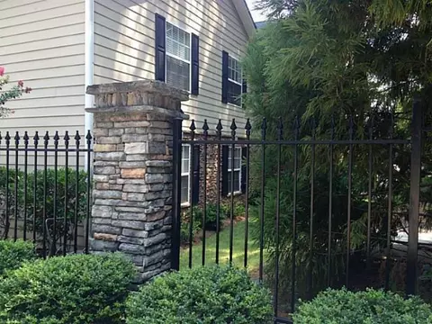 201 Brighton Pt, Sandy Springs, GA 30328