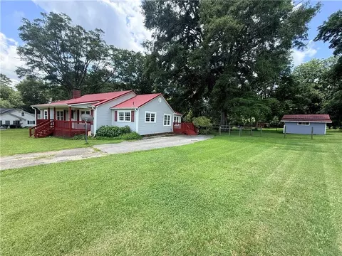 16 Garrett Ave, Bremen, GA 30110