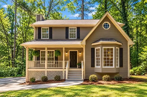 3801 Stonewall Dr, Kennesaw, GA 30152