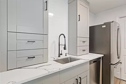 Kitchen - 709 Berkeley Woods Dr, Duluth, GA 30096 photo 3 of 4