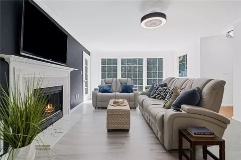 Living - 709 Berkeley Woods Dr, Duluth, GA 30096 photo 4 of 5