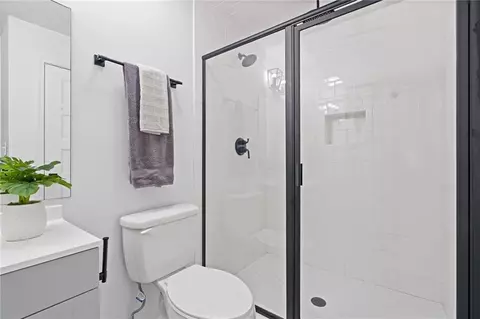 Bath - 709 Berkeley Woods Dr, Duluth, GA 30096 photo 2 of 3
