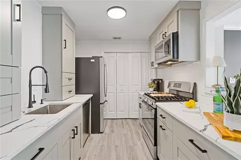 Kitchen - 709 Berkeley Woods Dr, Duluth, GA 30096 photo 1 of 4