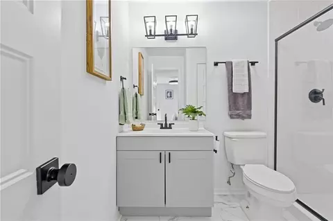 Bath - 709 Berkeley Woods Dr, Duluth, GA 30096 photo 1 of 3