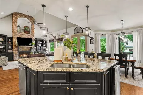Kitchen - 590 Dorsey Rd, Hampton, GA 30228 photo 3 of 4