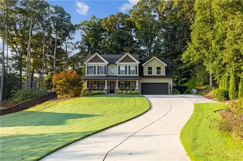 541 Greenridge Ln, Loganville, GA 30052