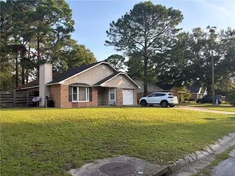 707 Timber Ridge Trl, Hinesville, GA 31313