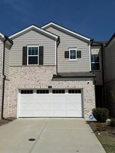 950 Sunny Lake Dr, Lawrenceville, GA 30043