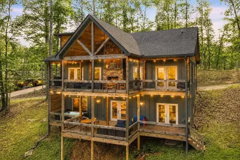 518 Mango Ln, Ellijay, GA 30540