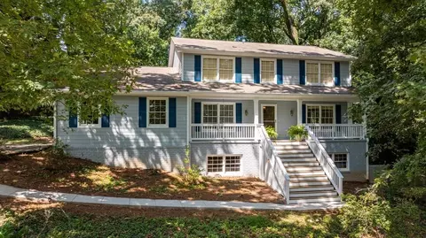 940 Hunterhill Dr, Roswell, GA 30075
