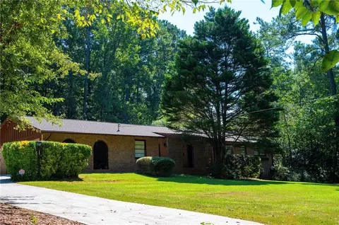 5428 Smoke Rise Dr, Stone Mountain, GA 30087