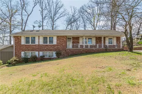 2110 Lavista Cir, Hapeville, GA 30354