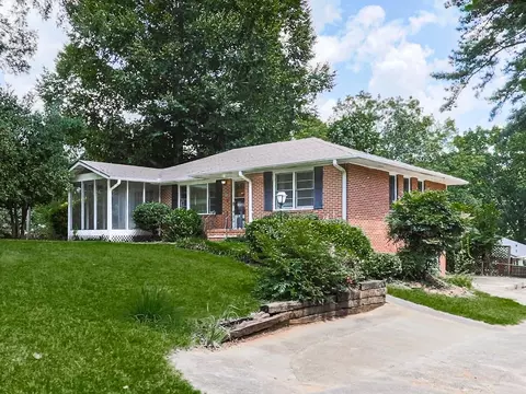 291 Sourwood Dr, Marietta, GA 30062