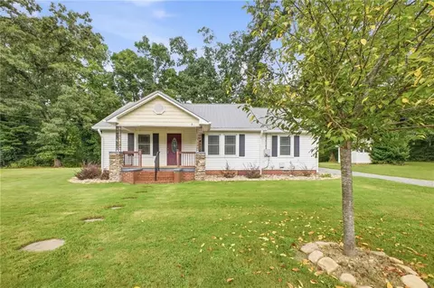 38 Nelson St SE, Silver Creek, GA 30173