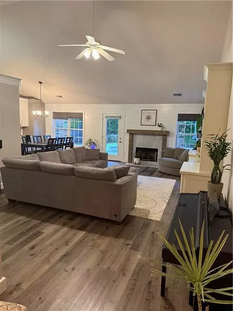 900 Grace Dr, Lawrenceville, GA 30043
