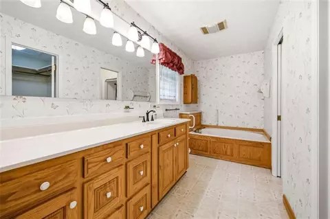 Bath - 2600 Level Grove Rd, Cornelia, GA 30531 photo 1 of 6