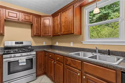 Kitchen - 163 Nicki Ct, Hampton, GA 30228 photo 2 of 2