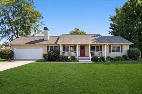 4646 Countryside Dr, Flowery Branch, GA 30542