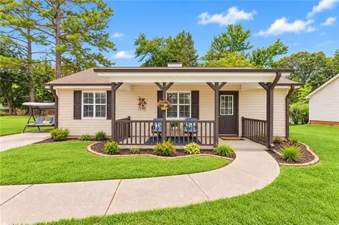 2560 Fairlane Dr, Cumming, GA 30041