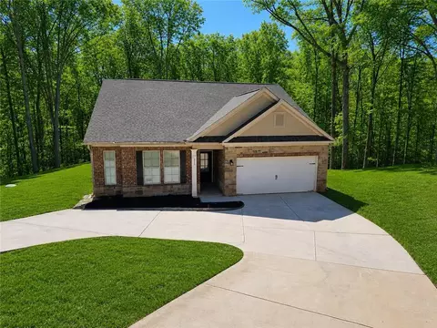 333 Darlington Dr, Ellenwood, GA 30294
