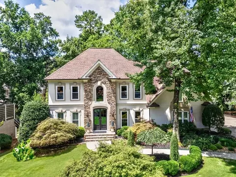 2640 Coachmans Cir, Alpharetta, GA 30022