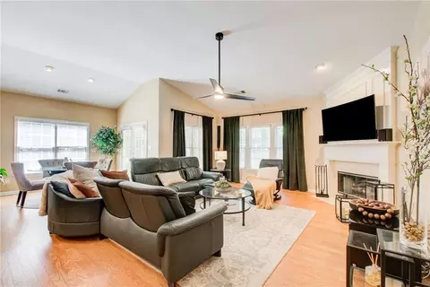 Living - 4903 Eagles Ridge Loop, Lithonia, GA 30038 photo 2 of 2