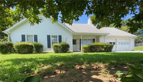 3575 Thrush Ct, Loganville, GA 30052