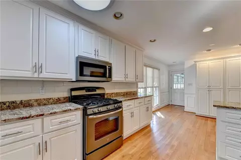 Kitchen - 611 Iris Ln, Winder, GA 30680 photo 2 of 10