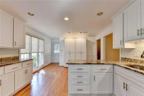 Kitchen - 611 Iris Ln, Winder, GA 30680 photo 6 of 10