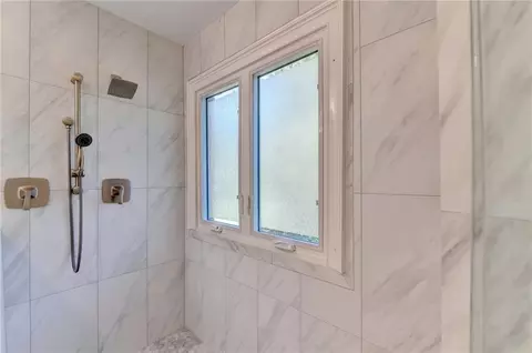 Bath - 611 Iris Ln, Winder, GA 30680 photo 6 of 8