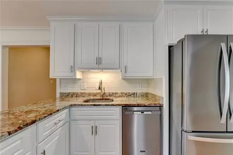 Kitchen - 611 Iris Ln, Winder, GA 30680 photo 4 of 10