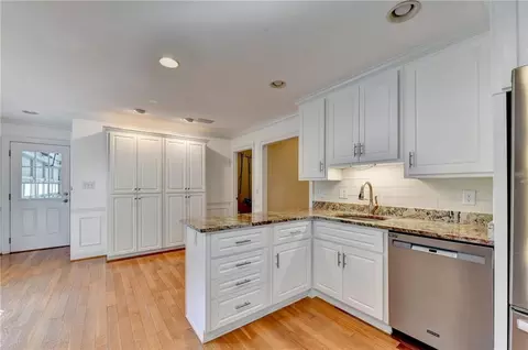 Kitchen - 611 Iris Ln, Winder, GA 30680 photo 5 of 10