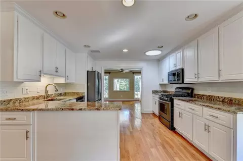 Kitchen - 611 Iris Ln, Winder, GA 30680 photo 8 of 10