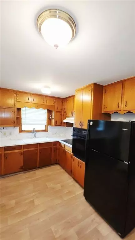 Kitchen - 965 Laurel St, Morrow, GA 30260 photo 2 of 2