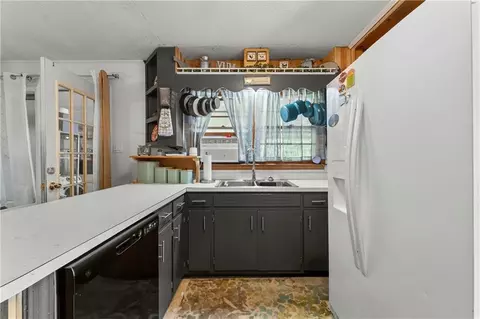 Kitchen - 25 Dubignon Dr, Toccoa, GA 30577 photo 2 of 3