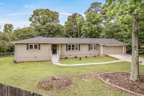 25 Pine Chase Dr, Carrollton, GA 30116