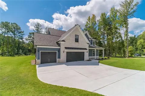 887 Bessie Ct, Loganville, GA 30052