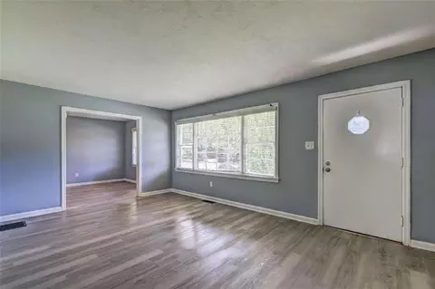 Living - 970 Oglethorpe Ave, Athens, GA 30606 photo 2 of 4