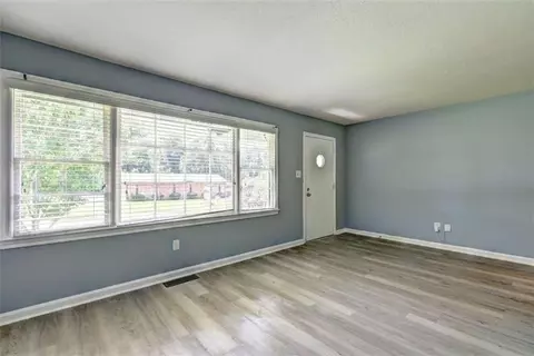Living - 970 Oglethorpe Ave, Athens, GA 30606 photo 4 of 4