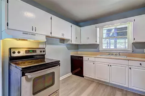 Kitchen - 970 Oglethorpe Ave, Athens, GA 30606 photo 2 of 2