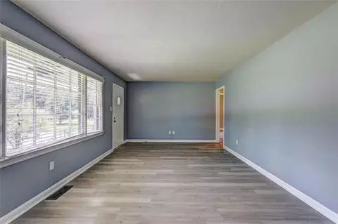 Living - 970 Oglethorpe Ave, Athens, GA 30606 photo 3 of 4