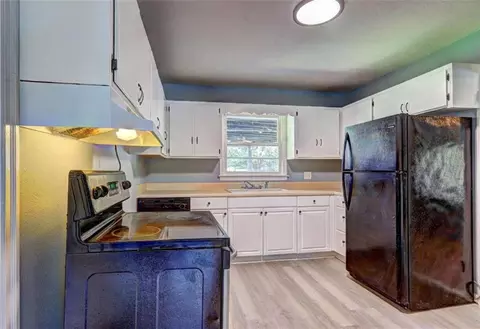 Kitchen - 970 Oglethorpe Ave, Athens, GA 30606 photo 1 of 2