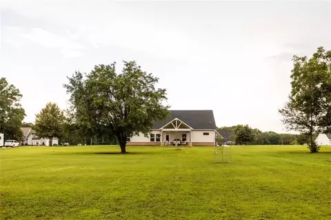 Exterior - 301 Savannah Dr, Mansfield, GA 30055 photo 5 of 8